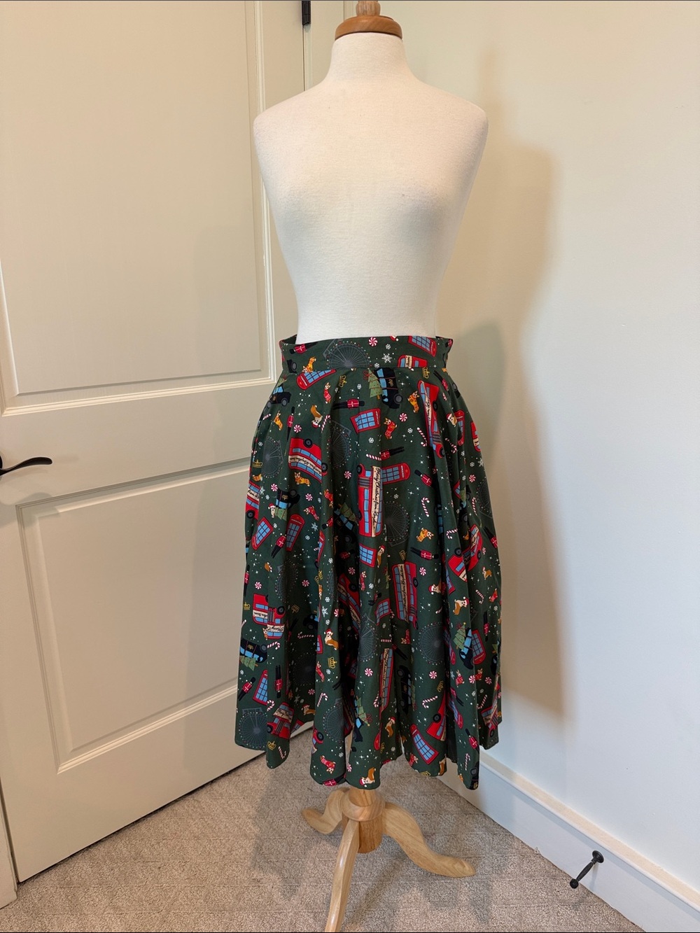 Holiday Print Green Circle Skirt